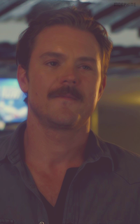 Clayne Crawford - Page 2 AlXYPQ2a_o