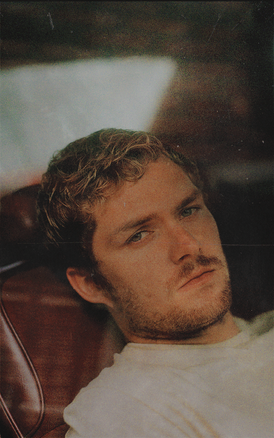 Finn Jones UEgPqusu_o