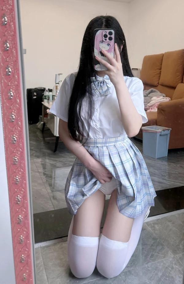 Cos白虎福利姬@武汉-kk 一线天尺度福利图(1)