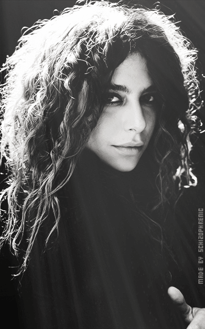 Nadia Hilker KKfR2sKP_o