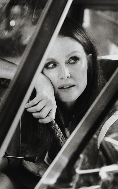 Julianne Moore ZT5wOVmu_o