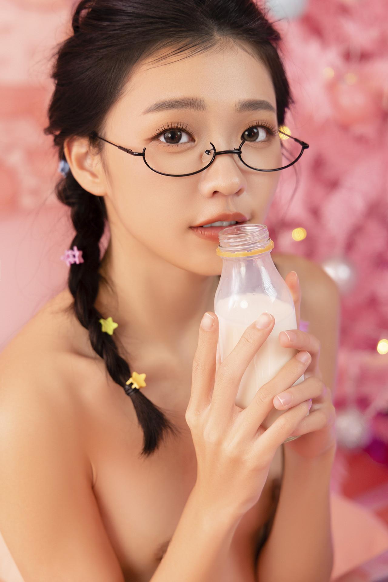 JVID 妍妍 Angel – 电竞少女-超可愛微乳美少女-第一次的性感開發 Set.03(24)