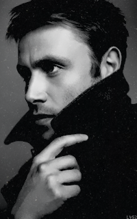 Max Riemelt GAIIOq1x_o