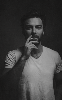 Aidan Turner GQXaiYIW_o