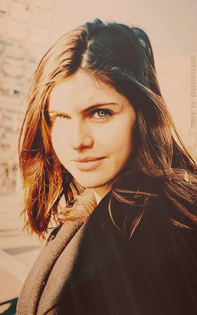 Alexandra Daddario TTS0STM3_o