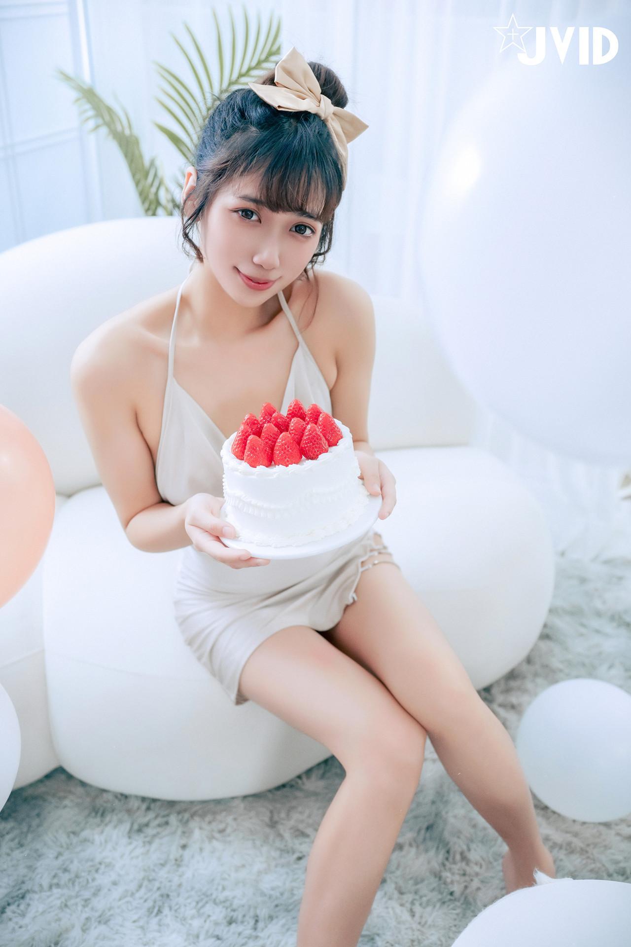 JVID 井野奈 & 肉包 – 色慾融合の閨蜜慶生派對 Set.01(5)