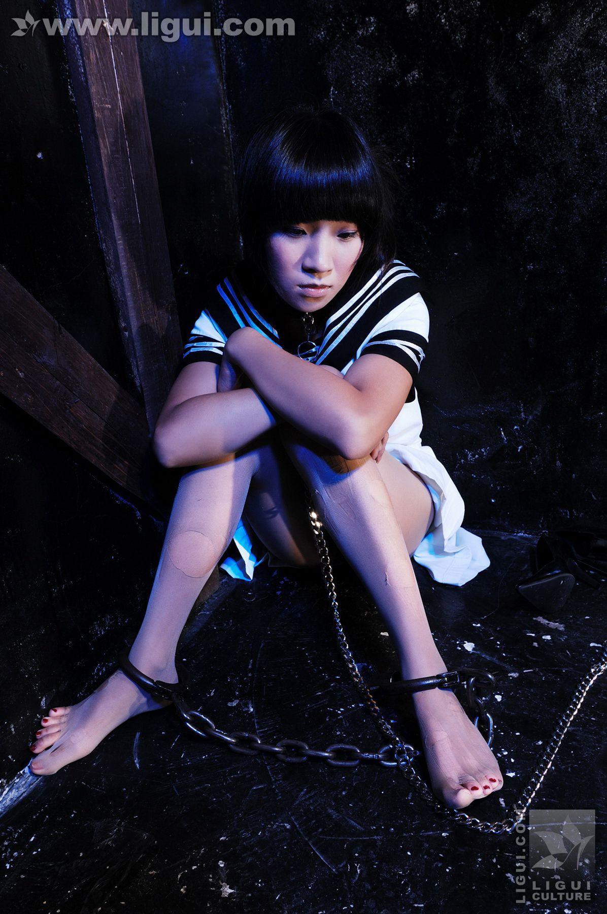 Model 慕子、伊园《特务女鞭打手铐脚镣学生妹》 [丽柜美束LiGui] 丝足写真图片(26)