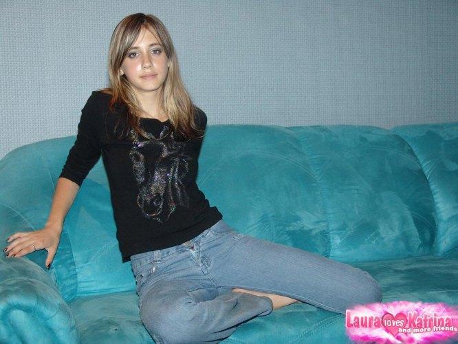 Amateur solo girl in bare feet and jeans starts to remove her sweater(6)