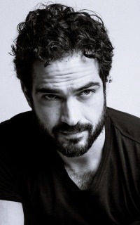 Alfonso Herrera DQ3kfLvl_o