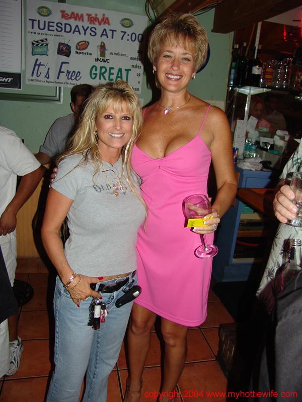 Slutty mature wives go wild and show off their big boobs at the bar(3)