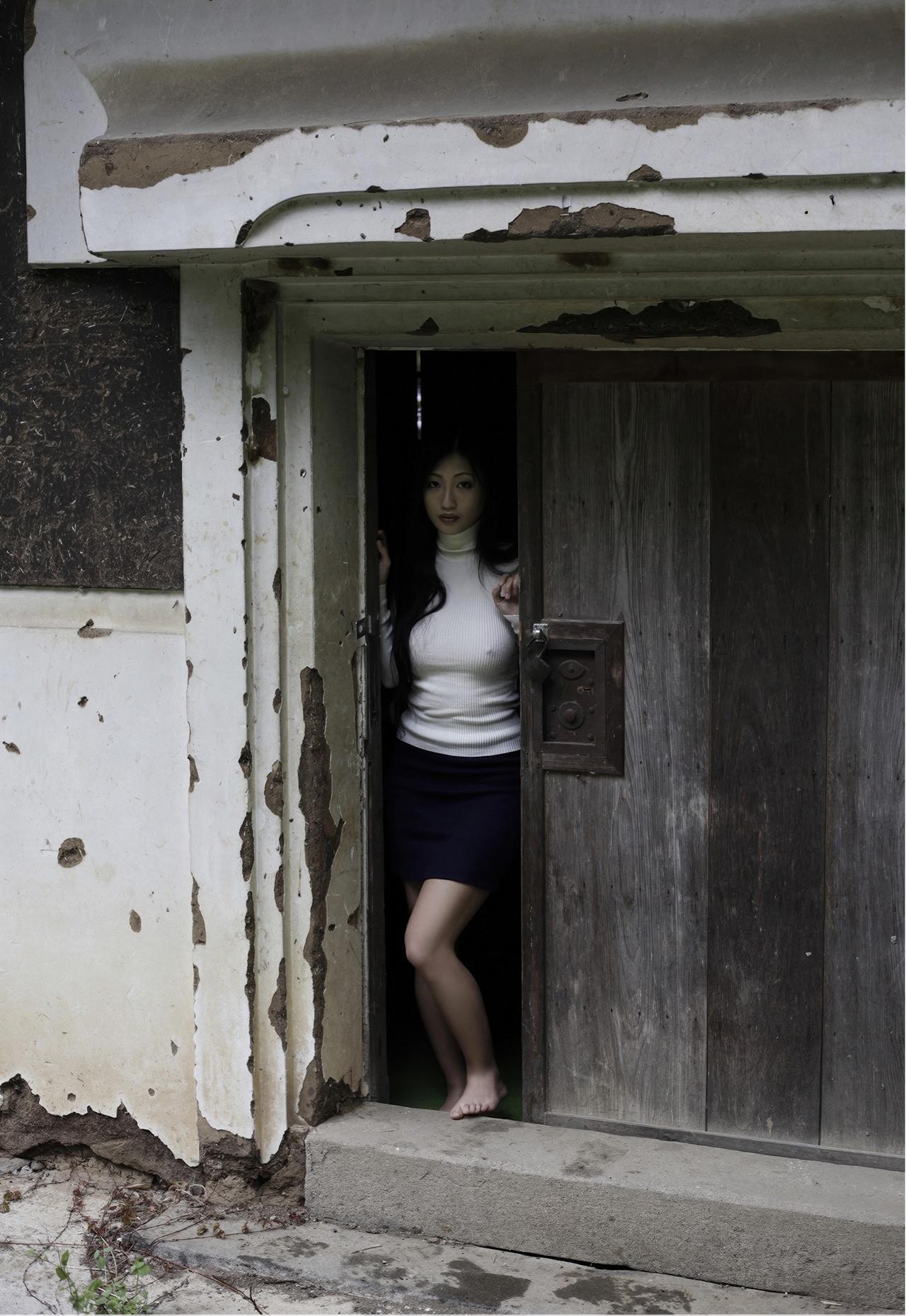 Mitsu Dan 壇蜜, デジタル写真集 蔵のなかの・・・ Premium Archive(2)