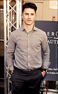 Milo Ventimiglia NaNPzu4Y_o