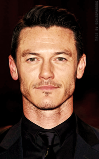 Luke Evans RjL1dMOH_o