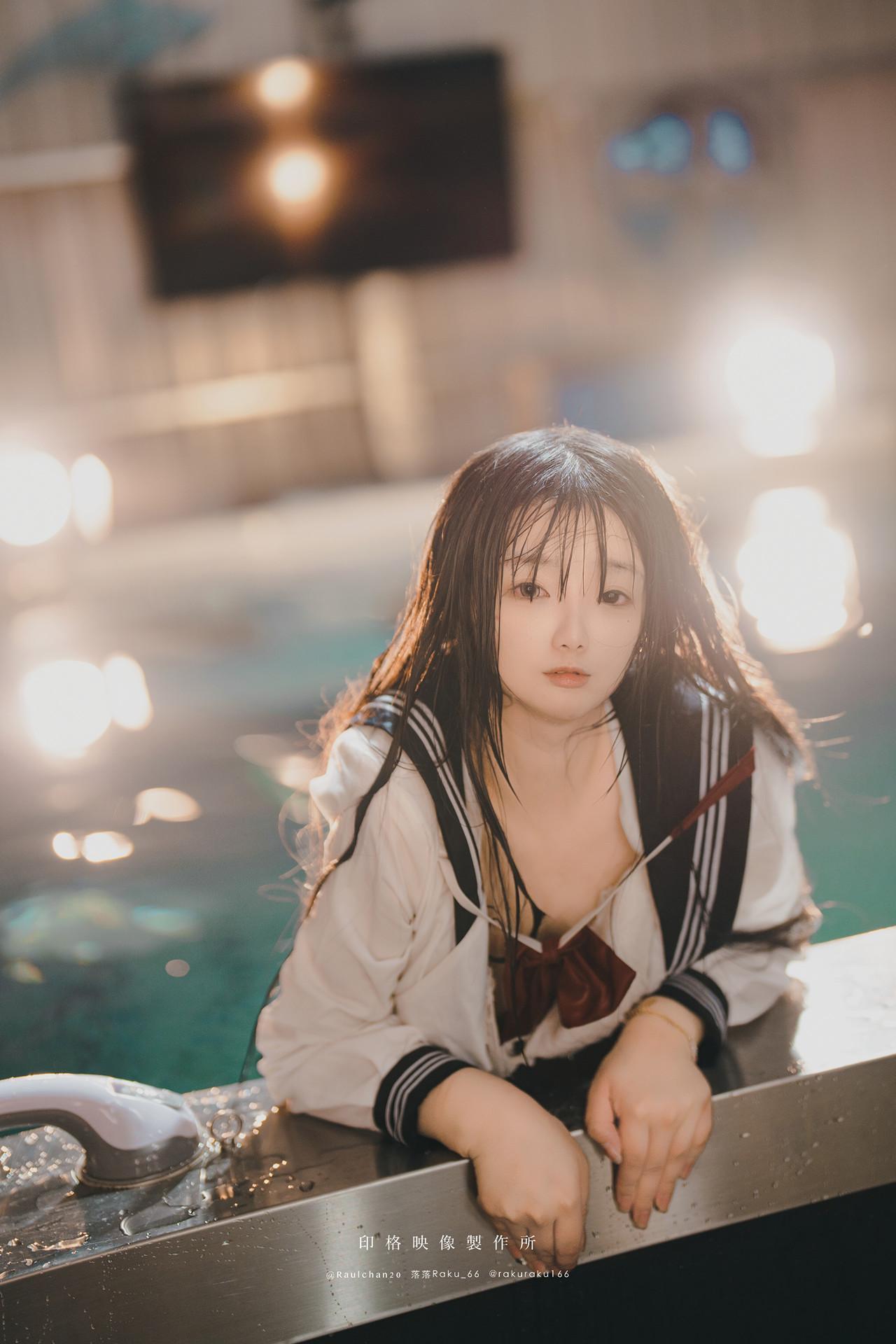 Cosplay 落落Raku – 水泳馆(46)