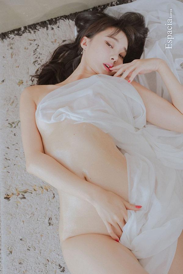 妩媚美女Inah内衣薄纱居家媚态迷人(25)