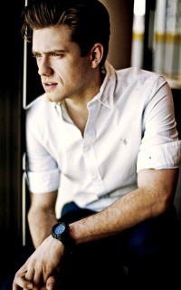 Aaron Tveit IvK0Vvoy_o