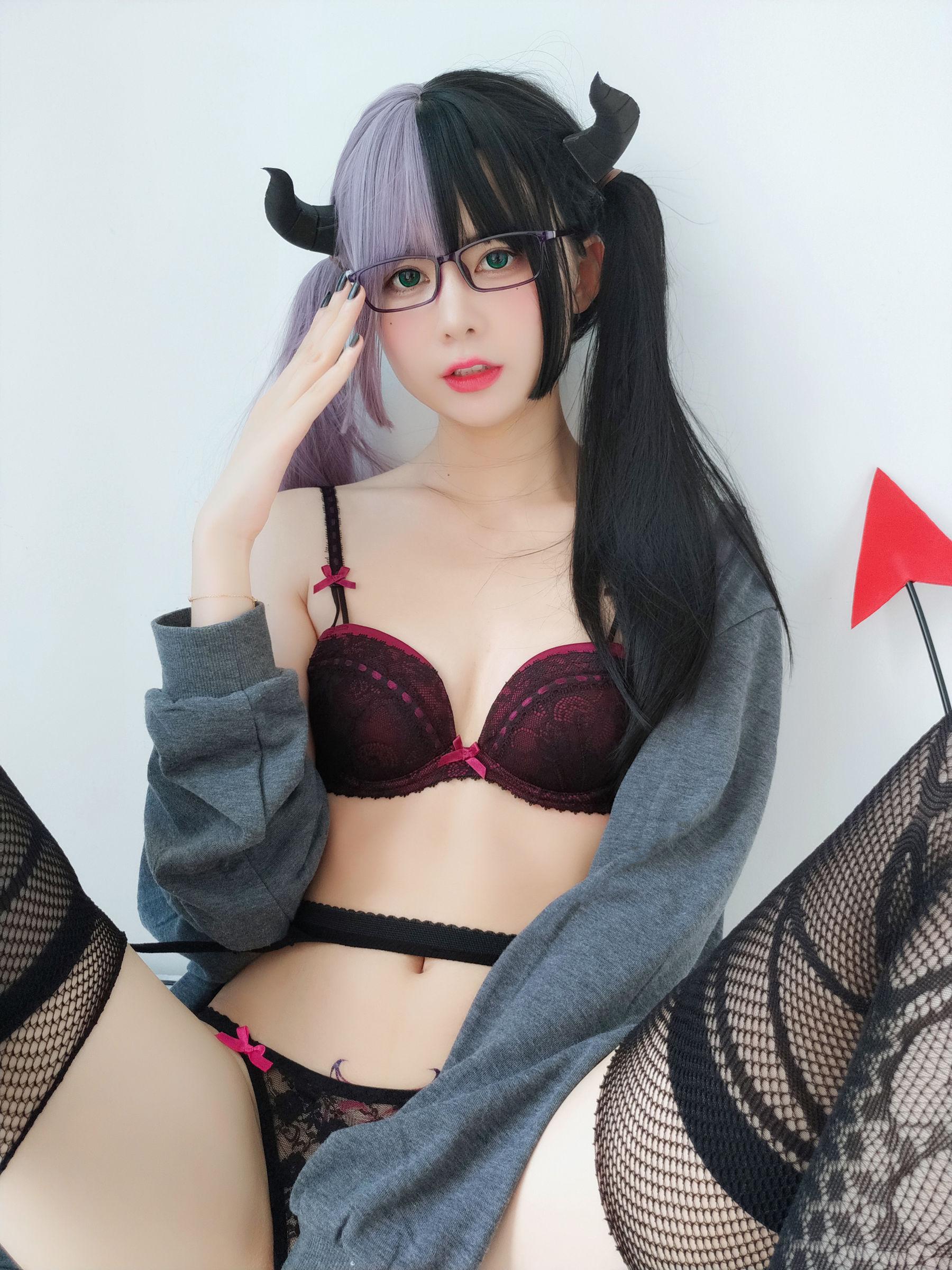 [美女Coser] 眼酱大魔王w 《黑色情趣网袜》 写真集(7)