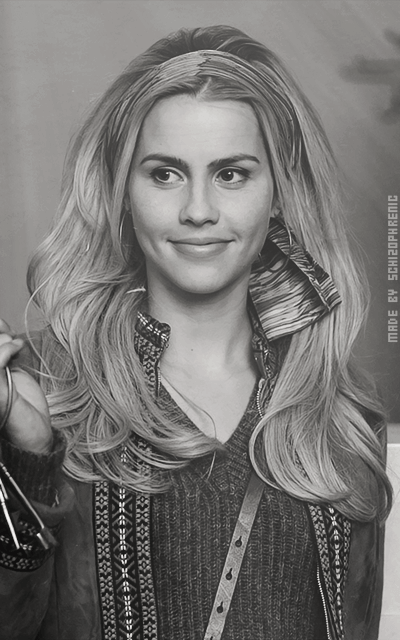 Claire Holt RrQ3wroR_o