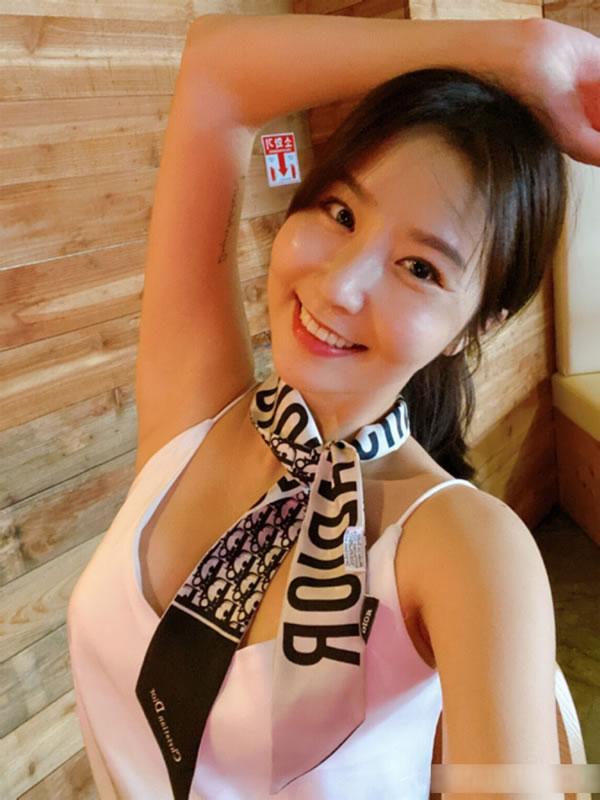 极品养眼模特Jena尺度福利图集美乳坚挺(16)
