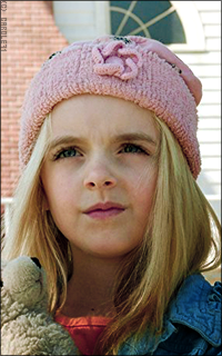 Mckenna Grace FVyG2saK_o