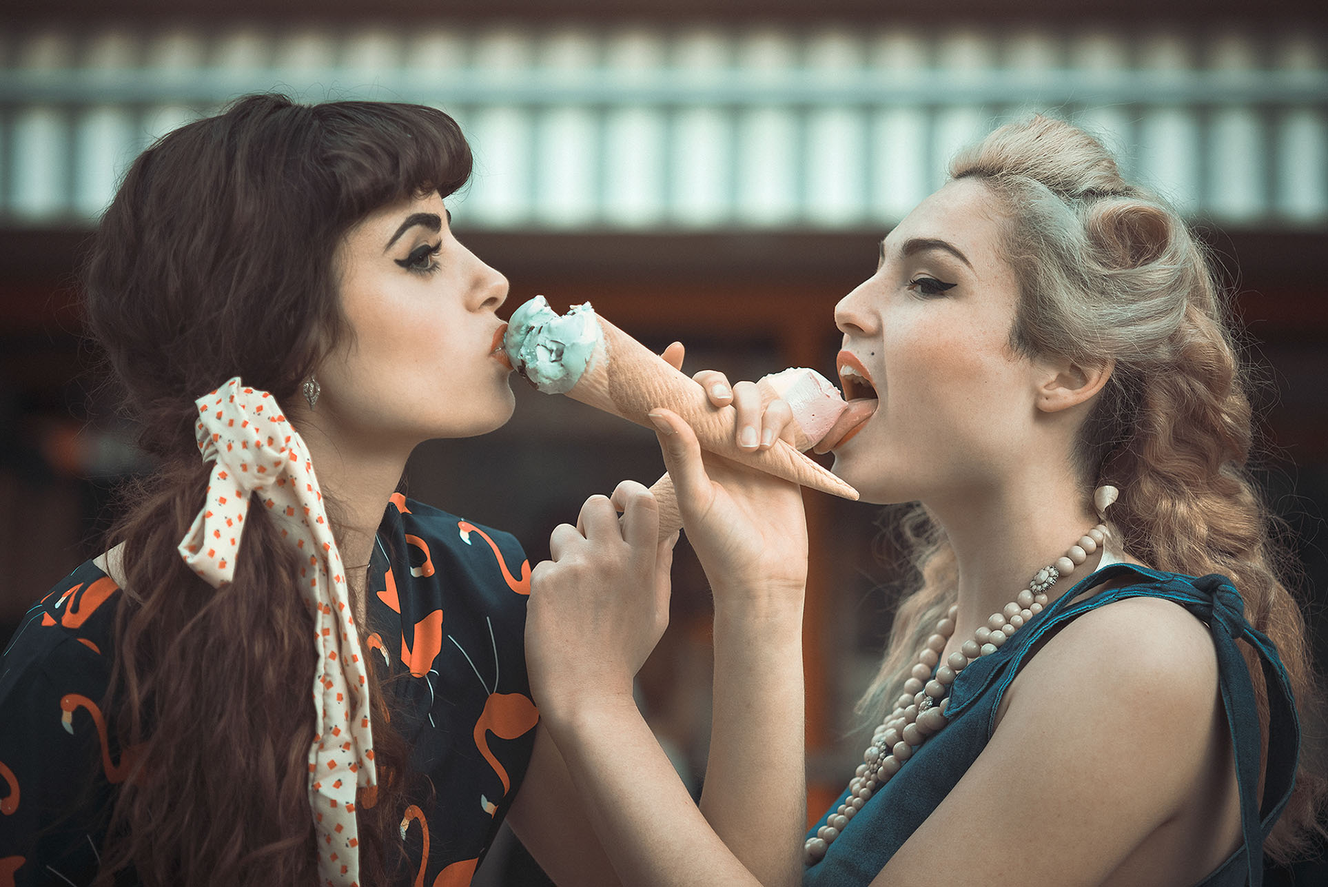 Elsa Illari, Ana del Portillo by Rebeca Saray Девушки отдыхают в парке развлечений в стиле 1950-х годов / фото 18