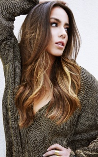 Chloe Bennet Iy5r57cA_o