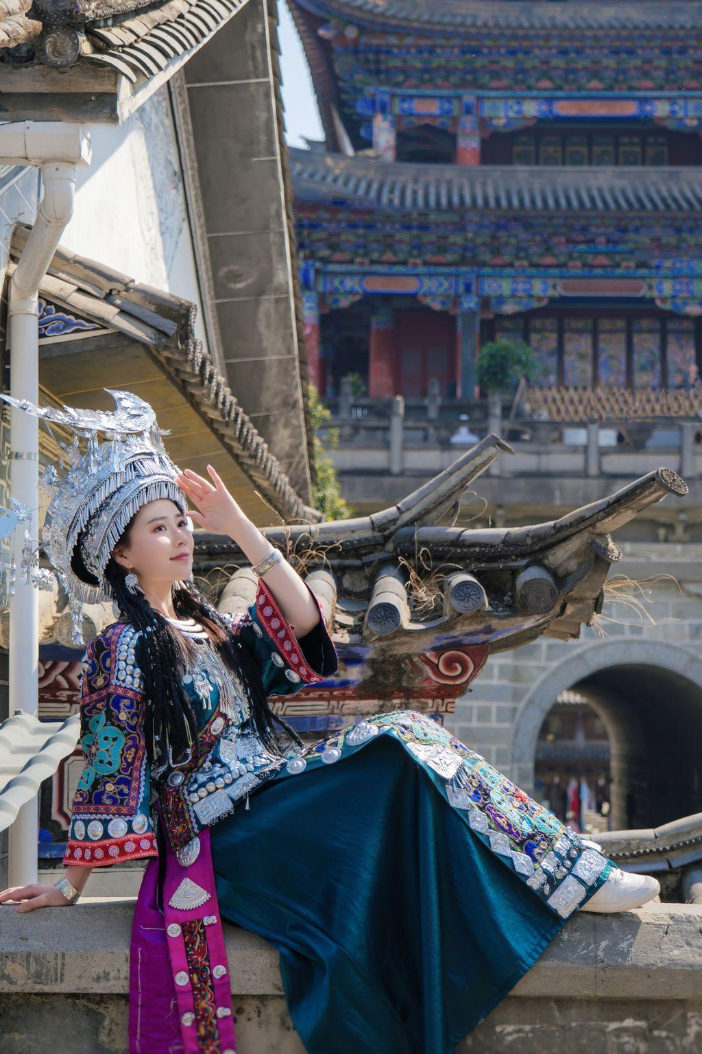 Coser@年年Nnian: 苗疆女孩 (50 photos)(8)
