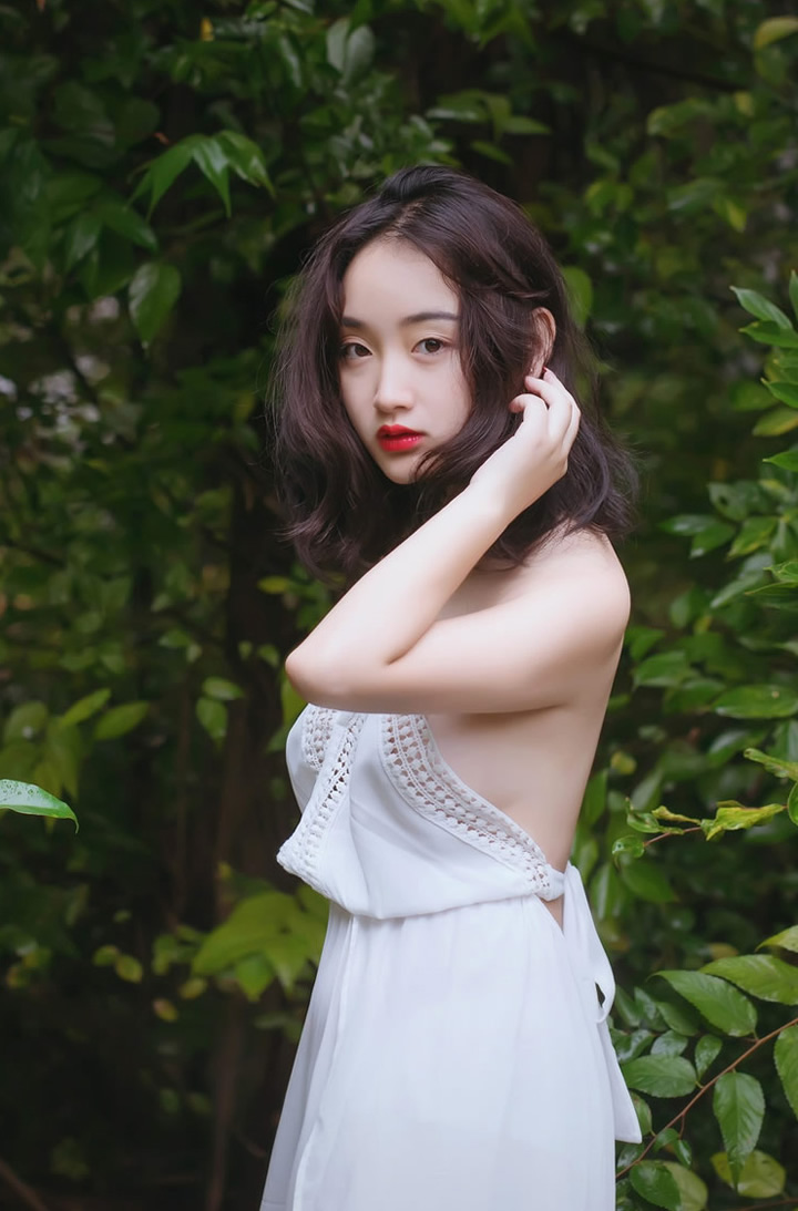 Fresh and refined female model lily exposes beautiful fairy 22