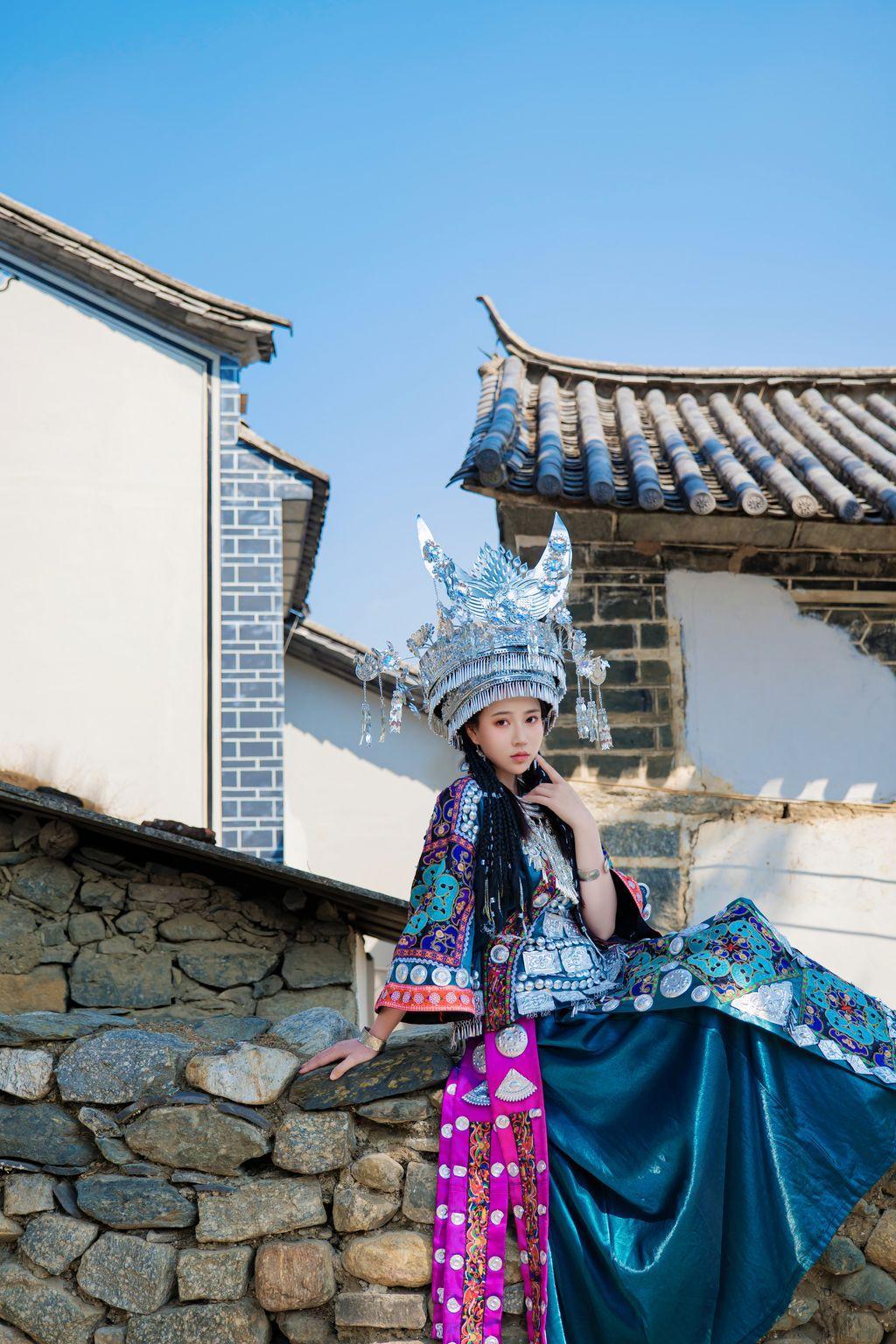 Coser@年年Nnian: 苗疆女孩 (50 photos)(13)