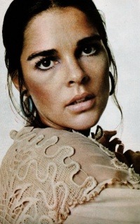 Ali MacGraw CSzekW44_o