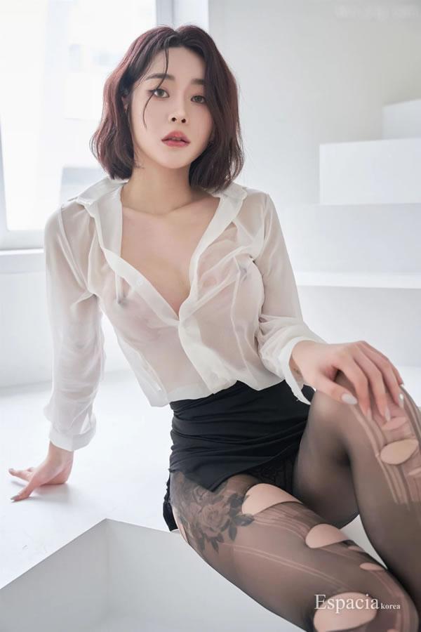 OL白衣女生Rahee撕裂黑丝湿身写真两点诱人(19)