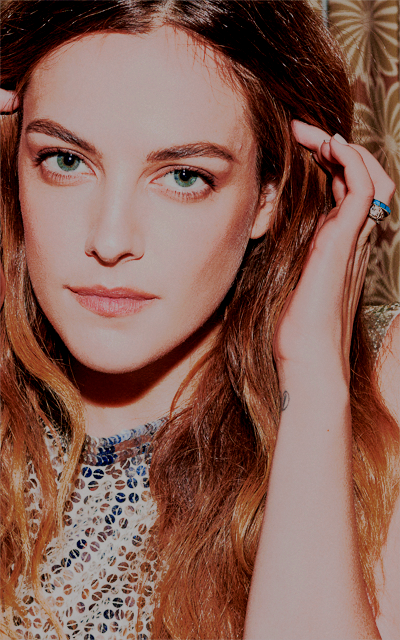 Riley Keough AvHYjLW5_o