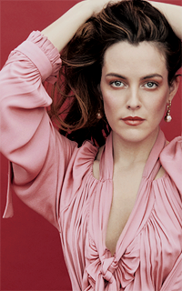 Riley Keough IhD38bBB_o