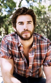 Liam Hemsworth 8JJjVxqi_o