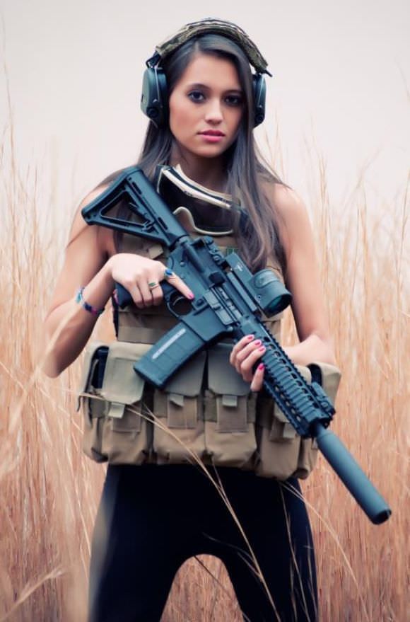 WOMEN WITH WEAPONS...8 ZWs15AWQ_o