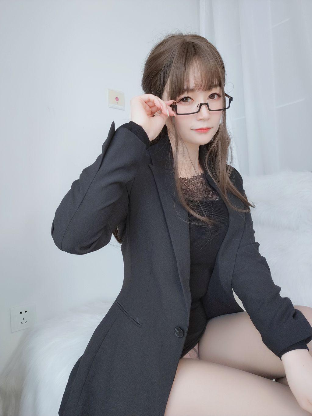 Coser @ 白银 81: 黑 西服 (136 photos)(34)