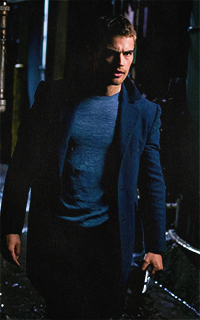 Theo James  QaqIlpo0_o