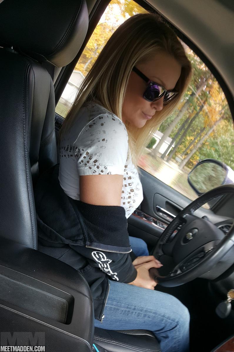 Amateur girl Meet Madden goes topless while driving in sunglasses(10)