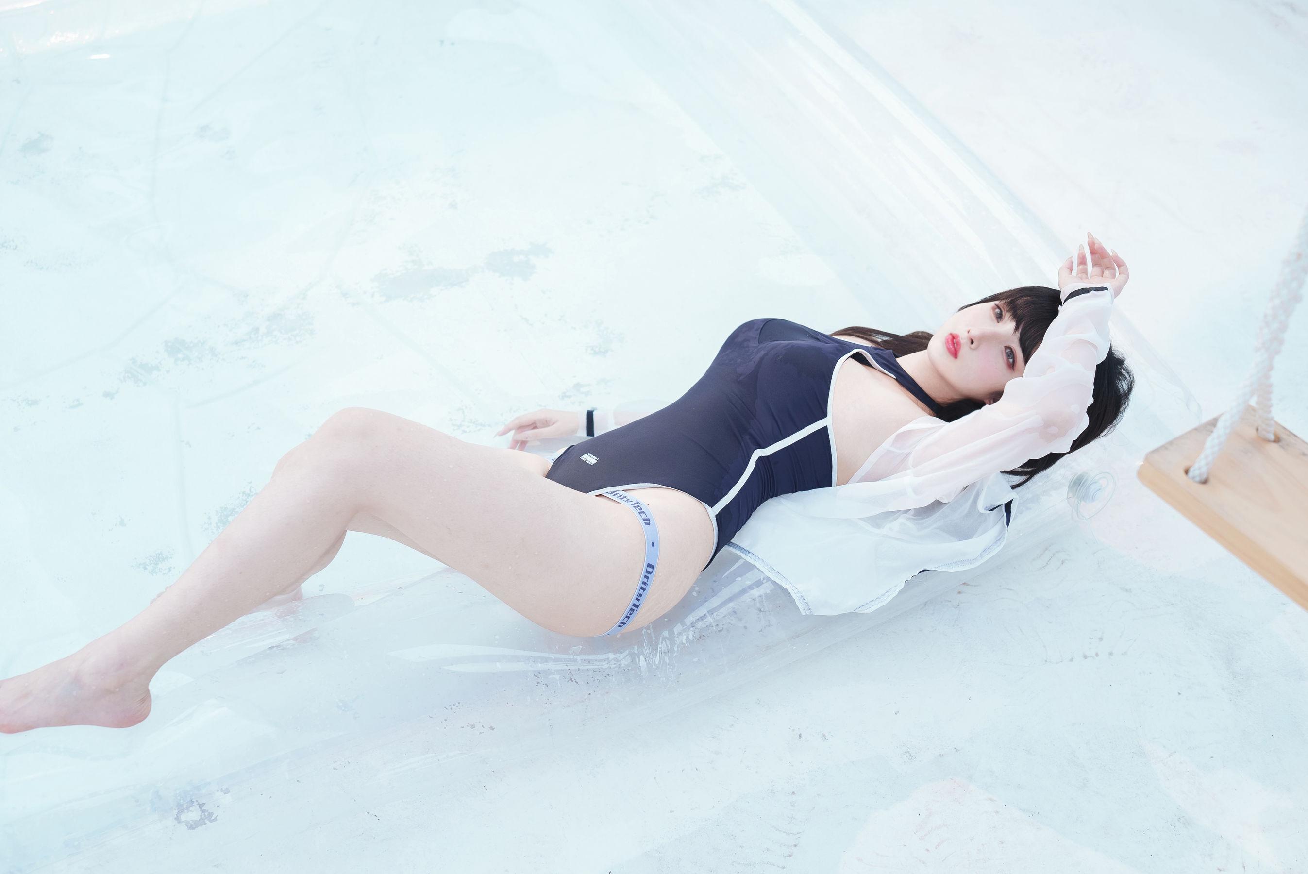 [网红COSER] rioko凉凉子 – 天台竞泳(24)