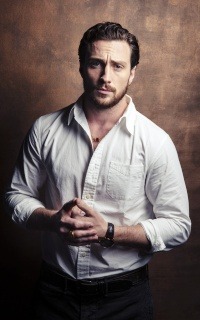 brunet - Aaron Taylor-Johnson OmhnU5ut_o