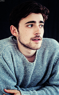 Charlie Rowe Oz1iIEPb_o