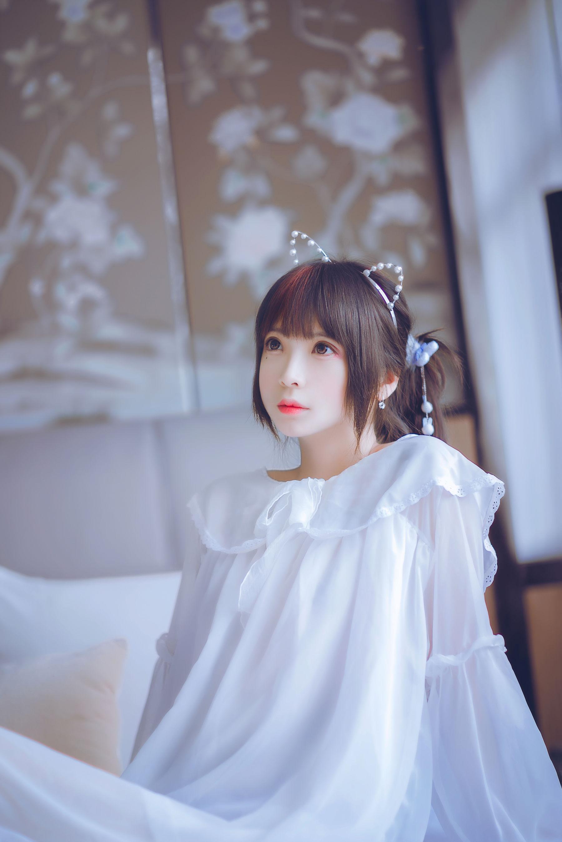 [美女Coser] 疯猫ss 《白色睡衣》 写真集