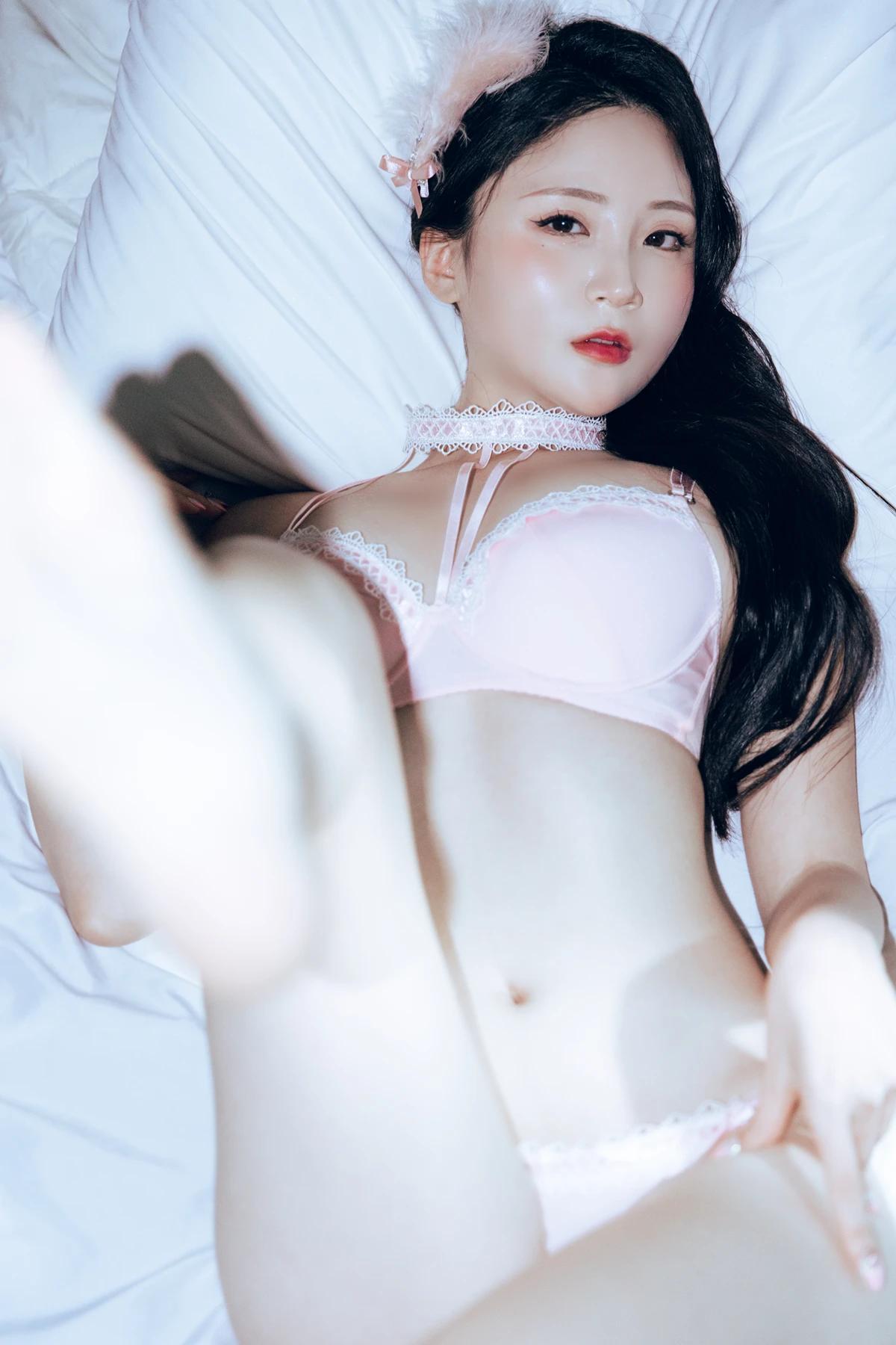 Hanseul 한슬, PhotoBook 「Black Swan」 Set.02(9)