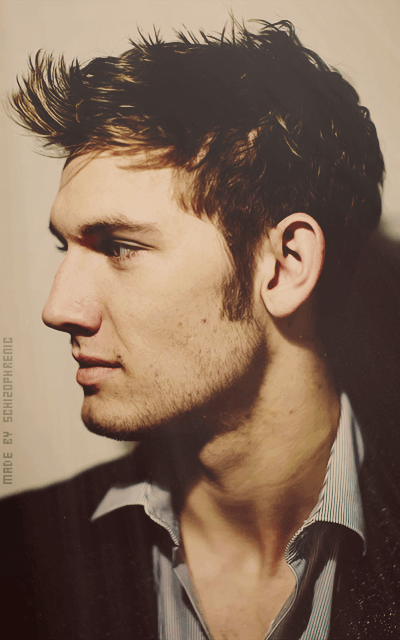 Alex Pettyfer P9ElFW5J_o