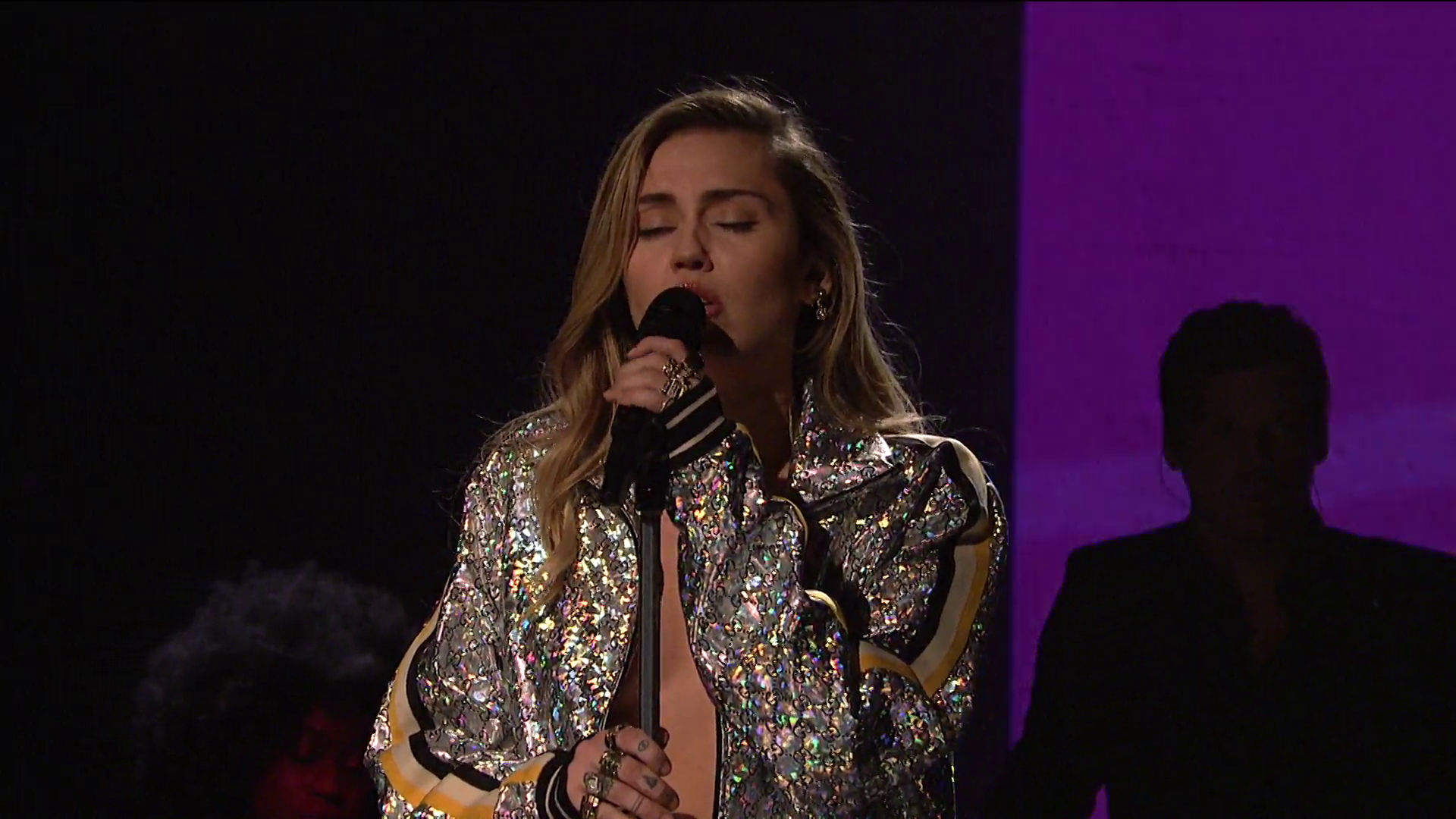 Miley cyrus nothing breaks like. Майли Сайрус Mark. Miley Cyrus SNL 2011. Miley Cyrus nothing Breaks like a Heart Live. Miley Cyrus - nothing Breaks like a Heart - (Live at Glastonbury 2019).