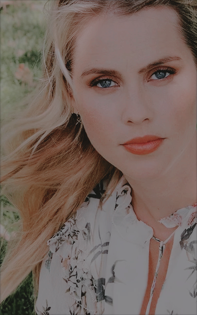 Claire holt 9f1GvVOB_o