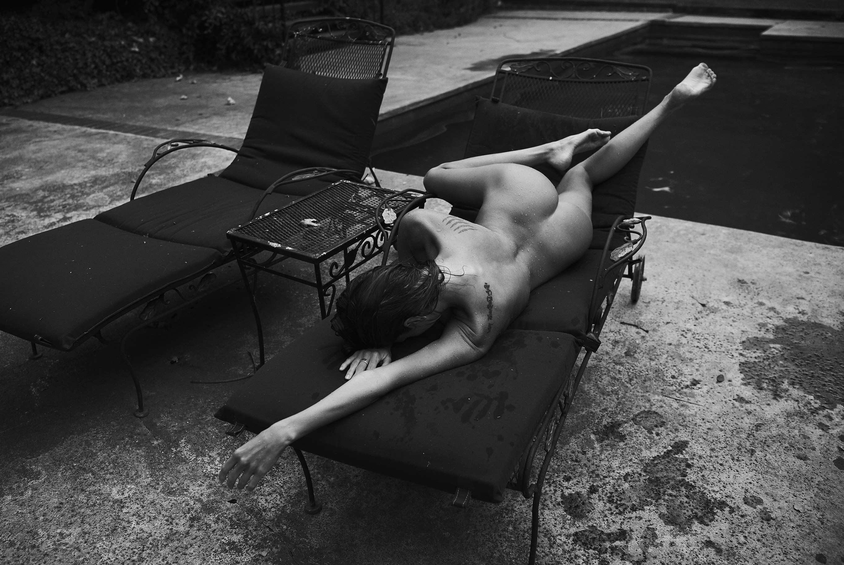 Элен Дали отдыхает у бассейна / Elen Dali nude by Stefan Rappo Элен Дали отдыхает у бассейна / Elen Dali nude by Stefan Rappo