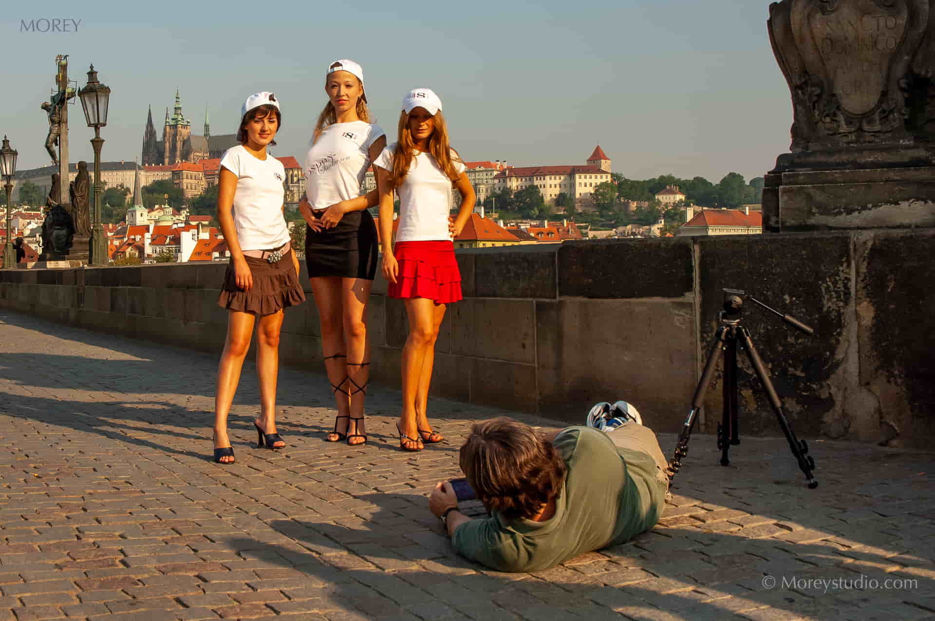 Поездка трех блондинок в Прагу——Мори-Прага