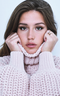 Adele Exarchopoulos X5gRErZy_o