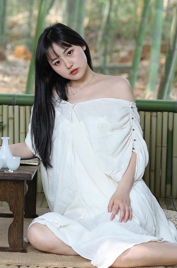 素人美女模特@糖糖 白衣竹林露出无圣光(25)